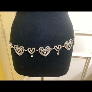 Girl, you’re gonna sparkle with this belt!